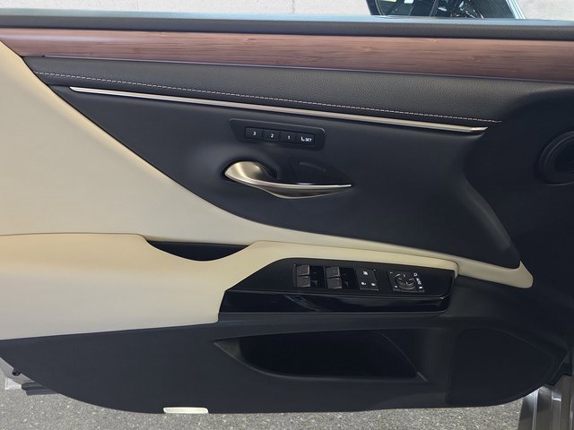 Certified 2025 Lexus ES 300h w/ Premium Package image 27