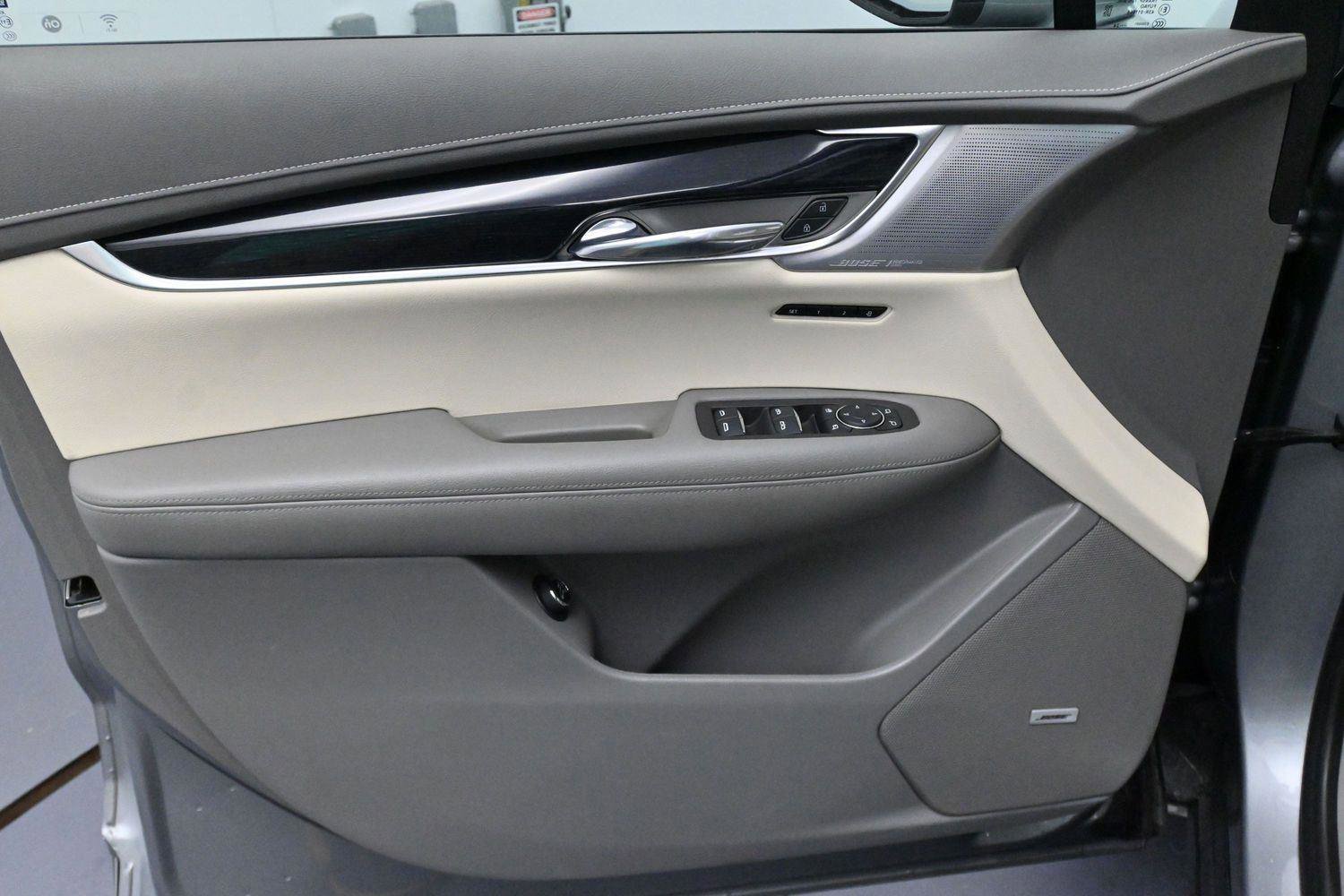Certified 2025 Cadillac XT6 Premium Luxury w/ Technology Package FWD image 12