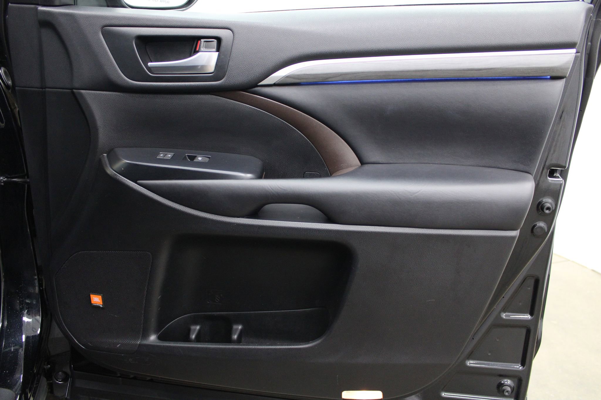 Used 2019 Toyota Highlander Limited Platinum image 25