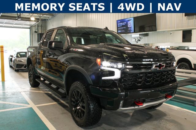 Used 2025 Chevrolet Silverado 1500 ZR2 w/ Technology Package AWD/4WD image 2