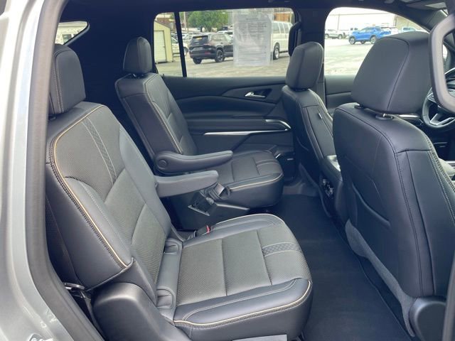 Used 2025 Chevrolet Traverse High Country image 35