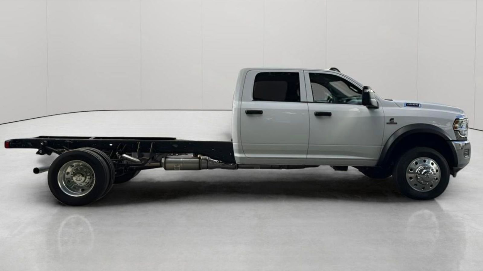 New 2024 RAM 4500 Tradesman w/ Chrome Appearance Group RWD image 4