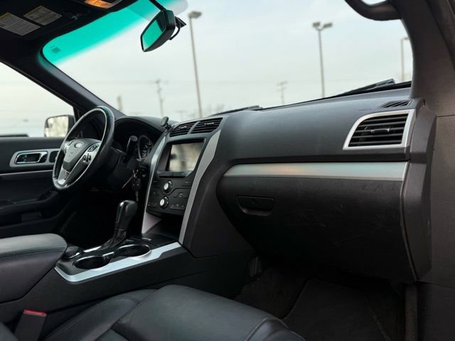 Used 2015 Ford Explorer XLT w/ Equipment Group 202A image 16