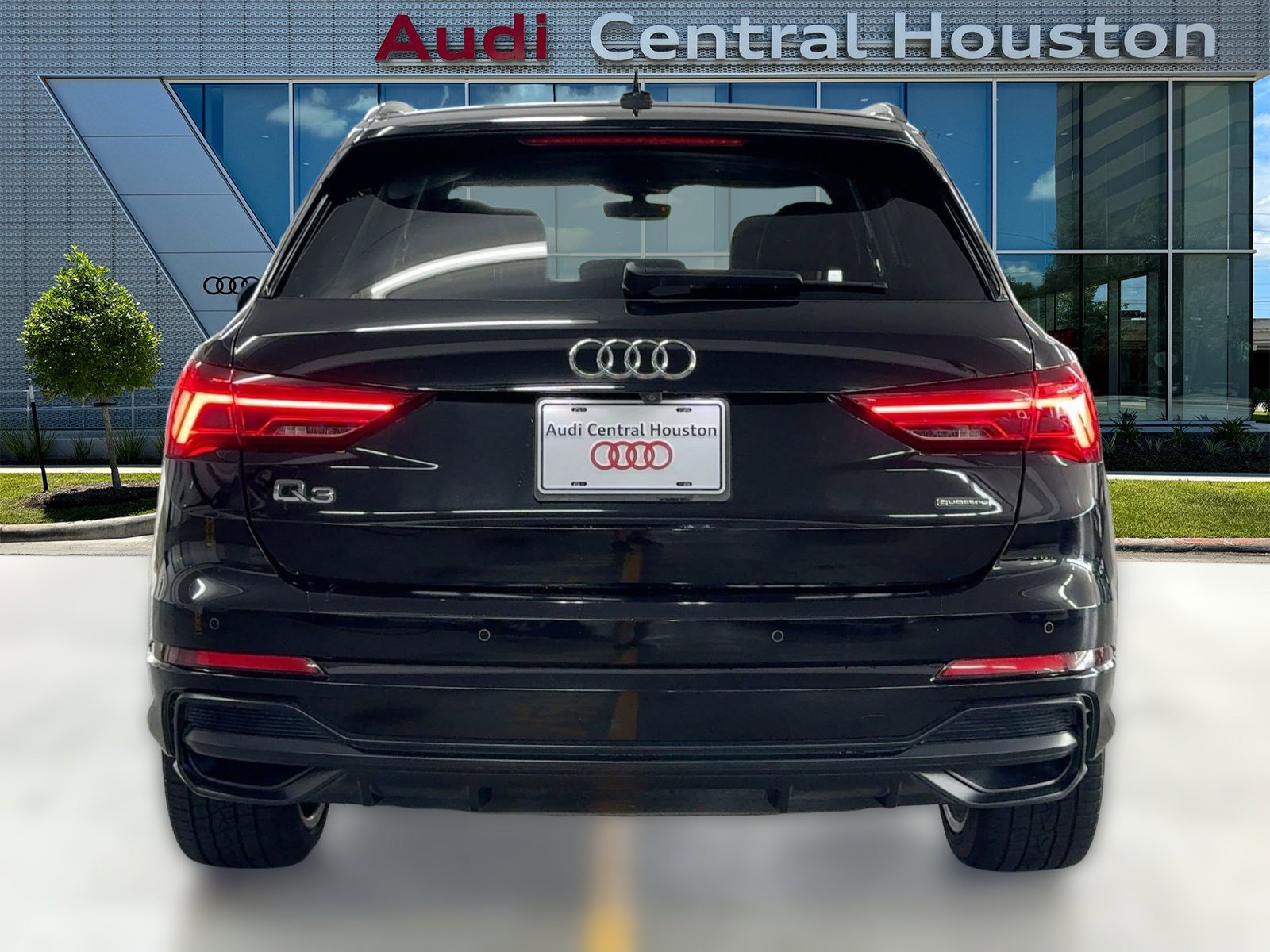 Used 2019 Audi Q3 2.0T Premium Plus w/ Premium Plus Package image 10