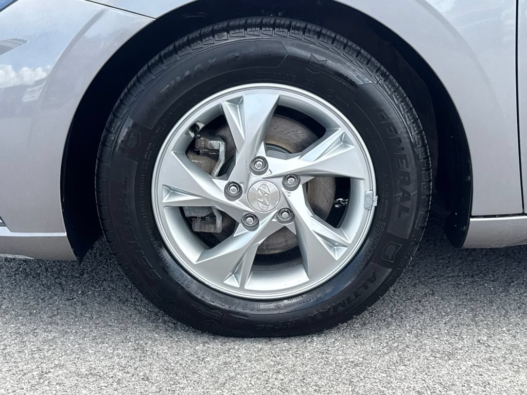 Used 2023 Hyundai Elantra SE w/ Cargo Package FWD image 18