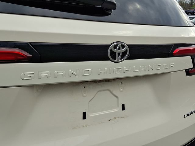 Used 2024 Toyota Grand Highlander Limited image 30