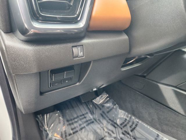 Used 2025 GMC Canyon AT4 w/ Technology Plus Package image 25