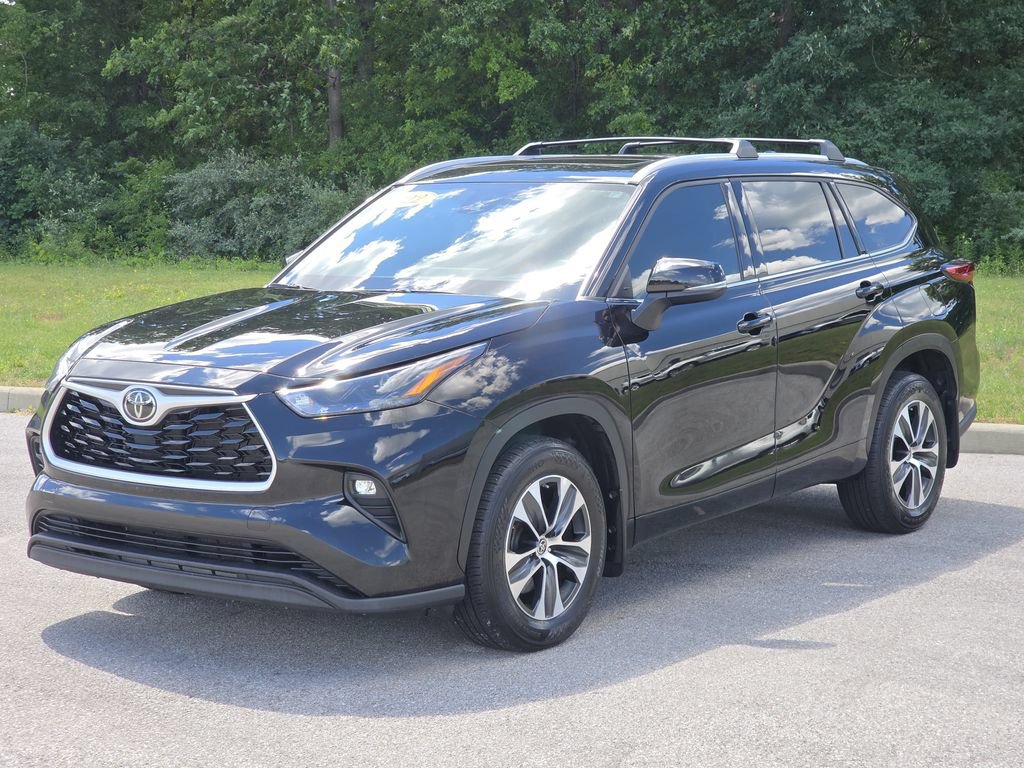 Used 2022 Toyota Highlander XLE AWD/4WD image 5