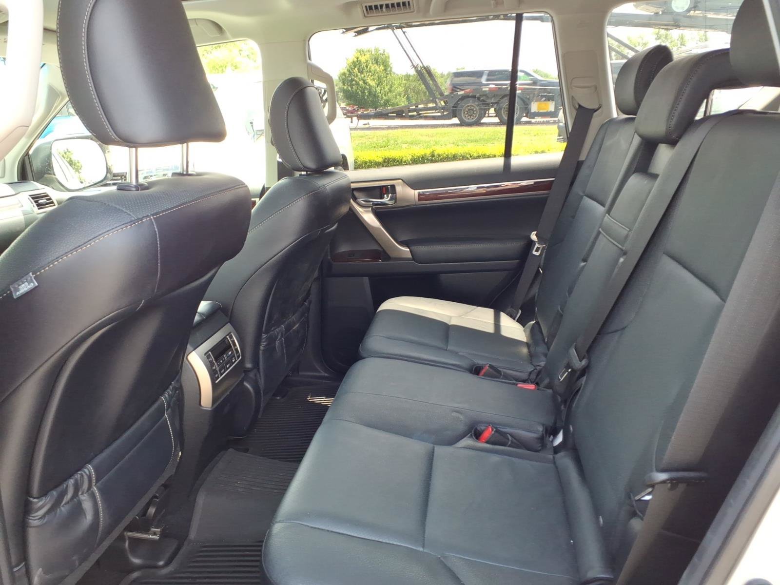 Used 2018 Lexus GX 460 Premium w/ Premium Package AWD/4WD image 28