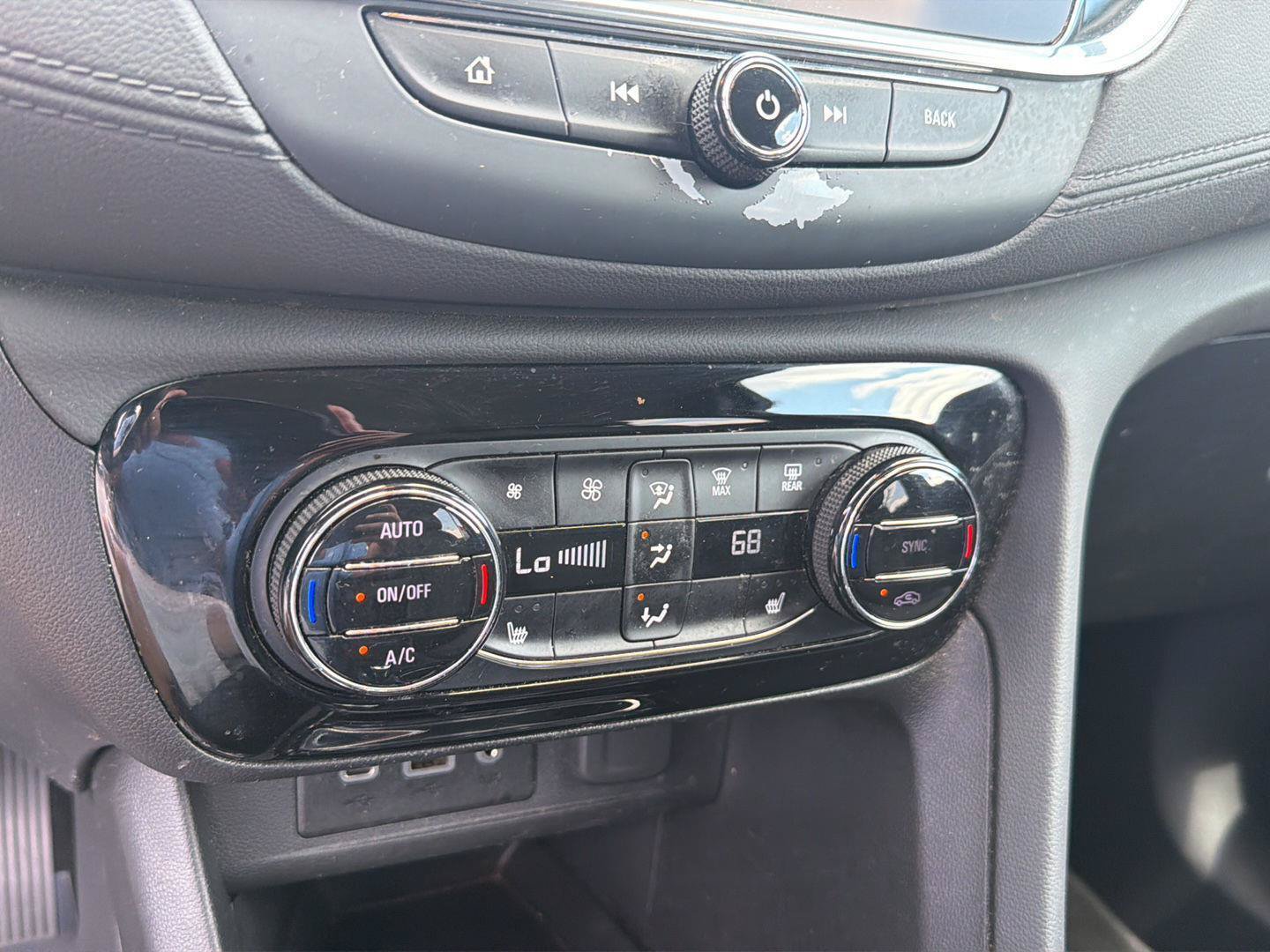 Used 2023 Buick Encore GX Select FWD image 25