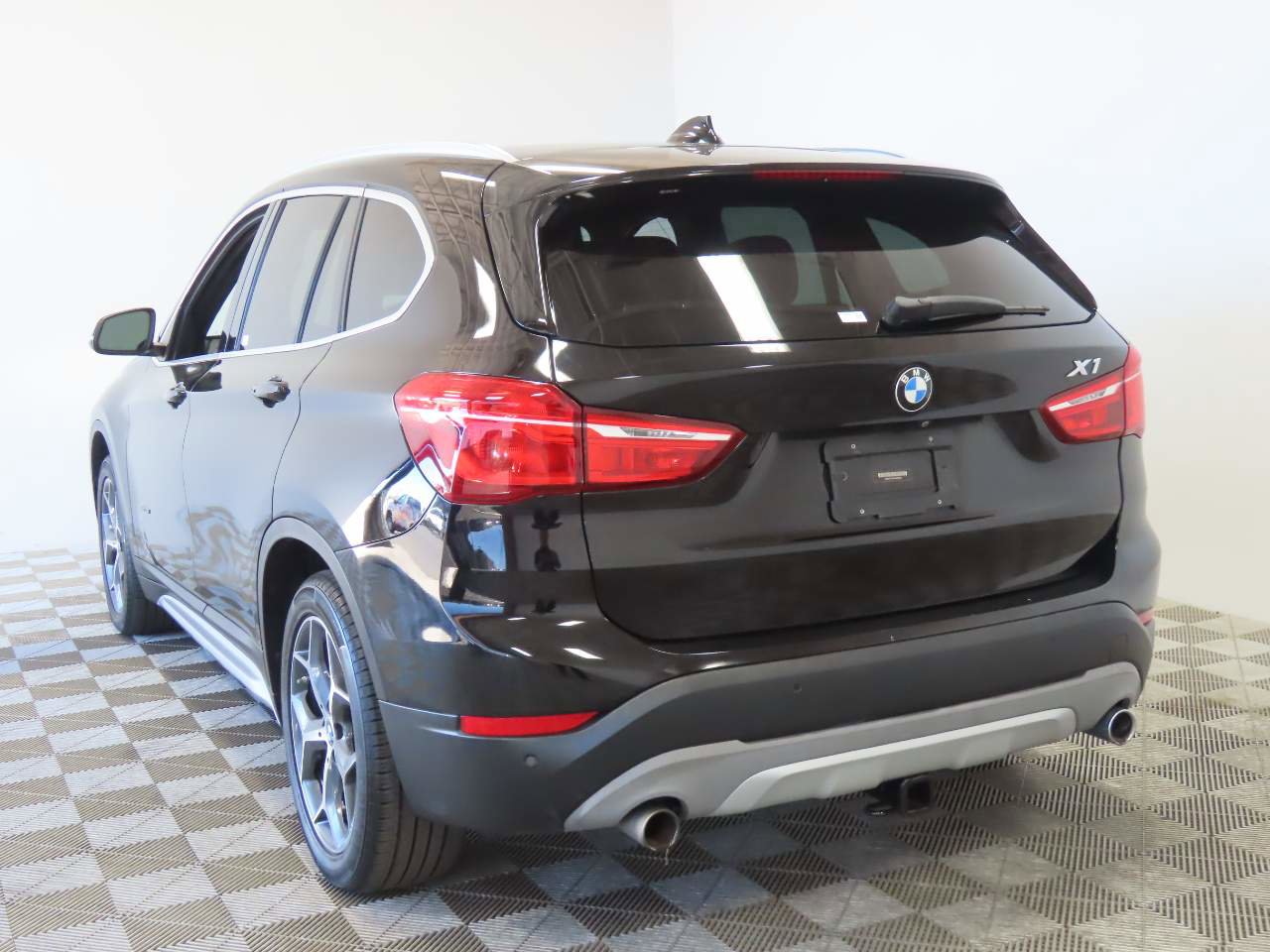 Used 2018 BMW X1 xDrive28i AWD/4WD image 3