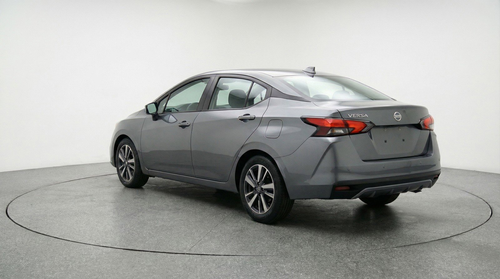 Used 2025 Nissan Versa SV image 6