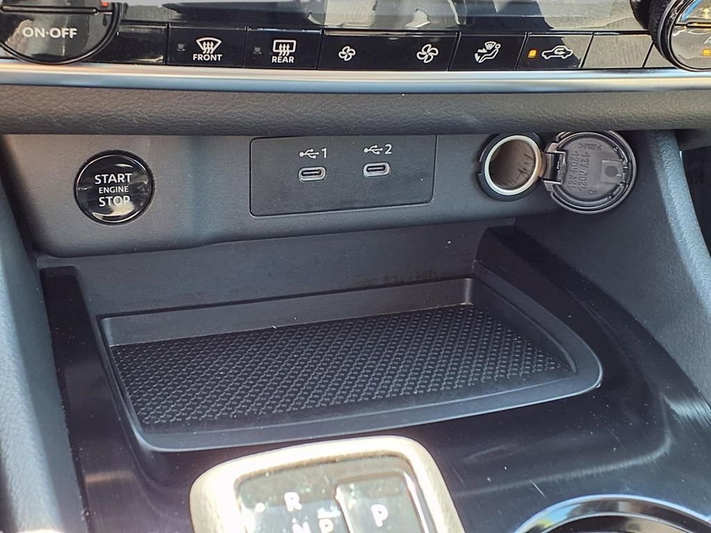 Used 2025 Nissan Rogue SV FWD image 10