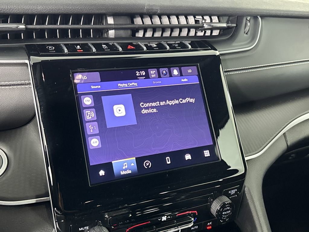 Used 2025 Jeep Grand Cherokee L Laredo image 20