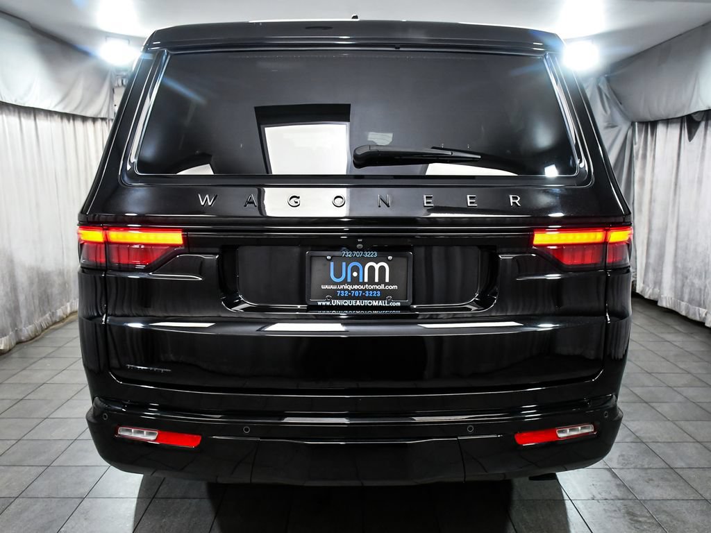Used 2023 Jeep Wagoneer Series II w/ Convenience Group I AWD/4WD image 5