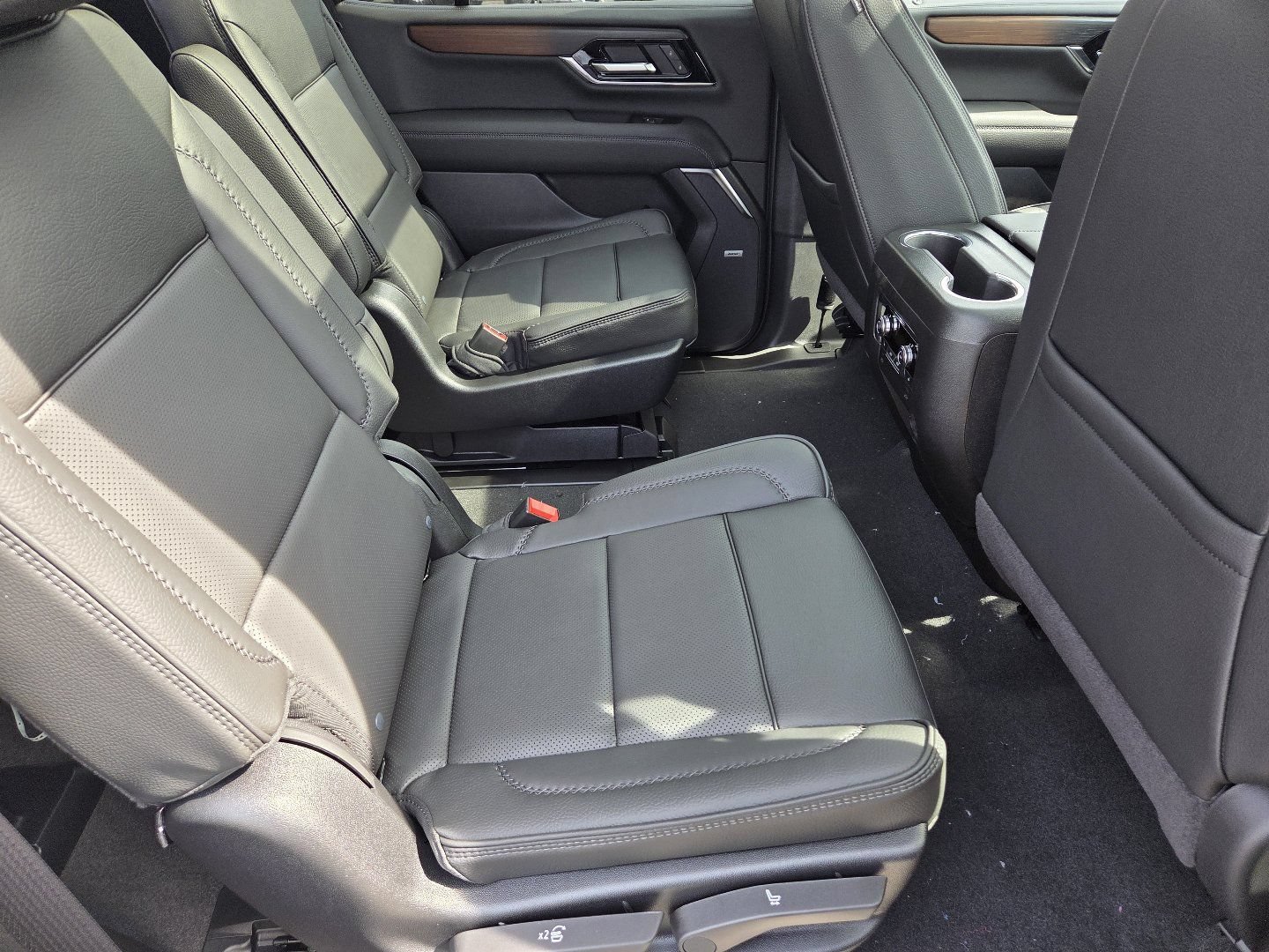New 2026 GMC Yukon Denali w/ Sun & Power Step Package AWD/4WD image 25