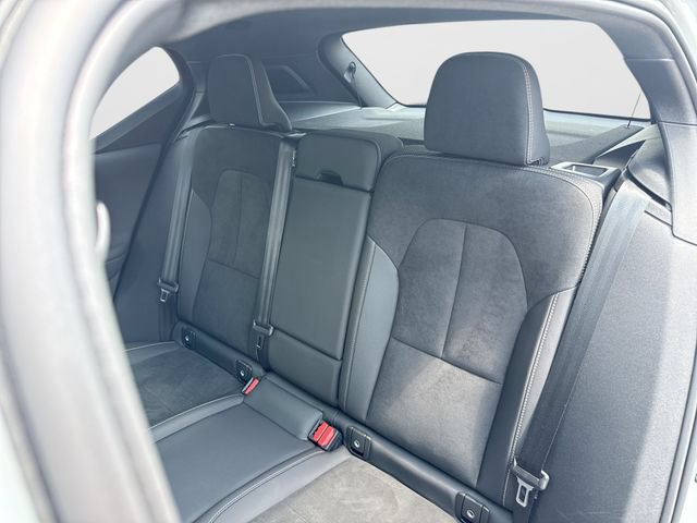 Certified 2025 Volvo XC40 B5 Plus AWD/4WD image 28