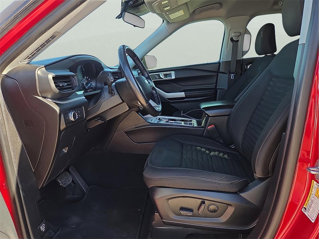 Used 2021 Ford Explorer XLT image 12
