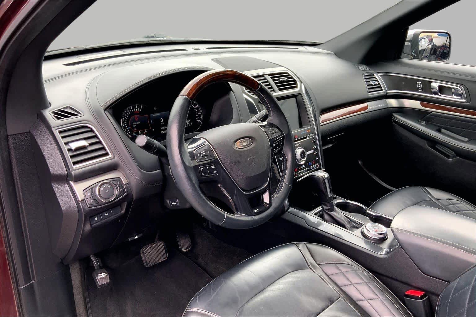 Used 2018 Ford Explorer Platinum AWD/4WD image 18