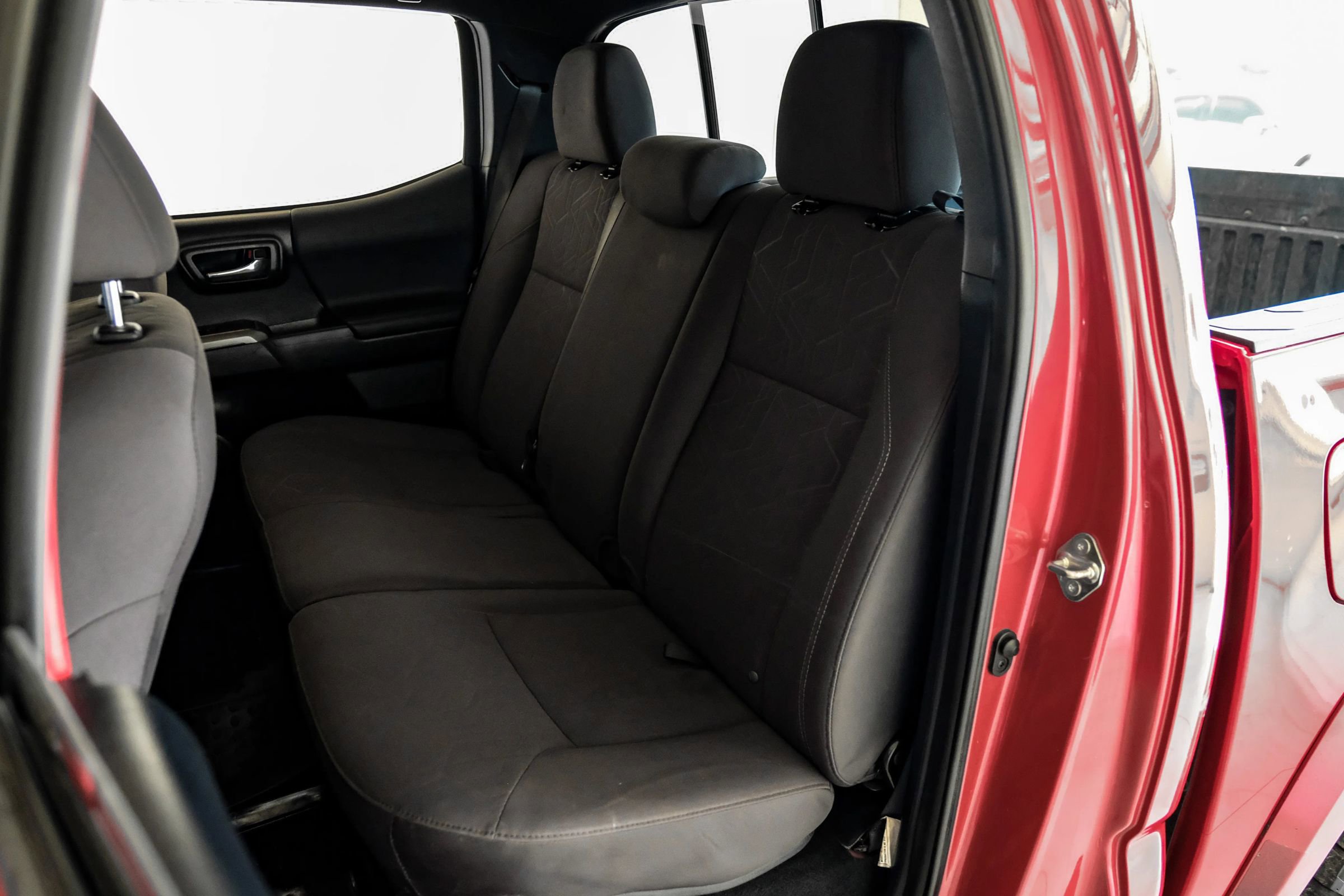 Used 2018 Toyota Tacoma TRD Sport w/ Technology Package RWD image 34