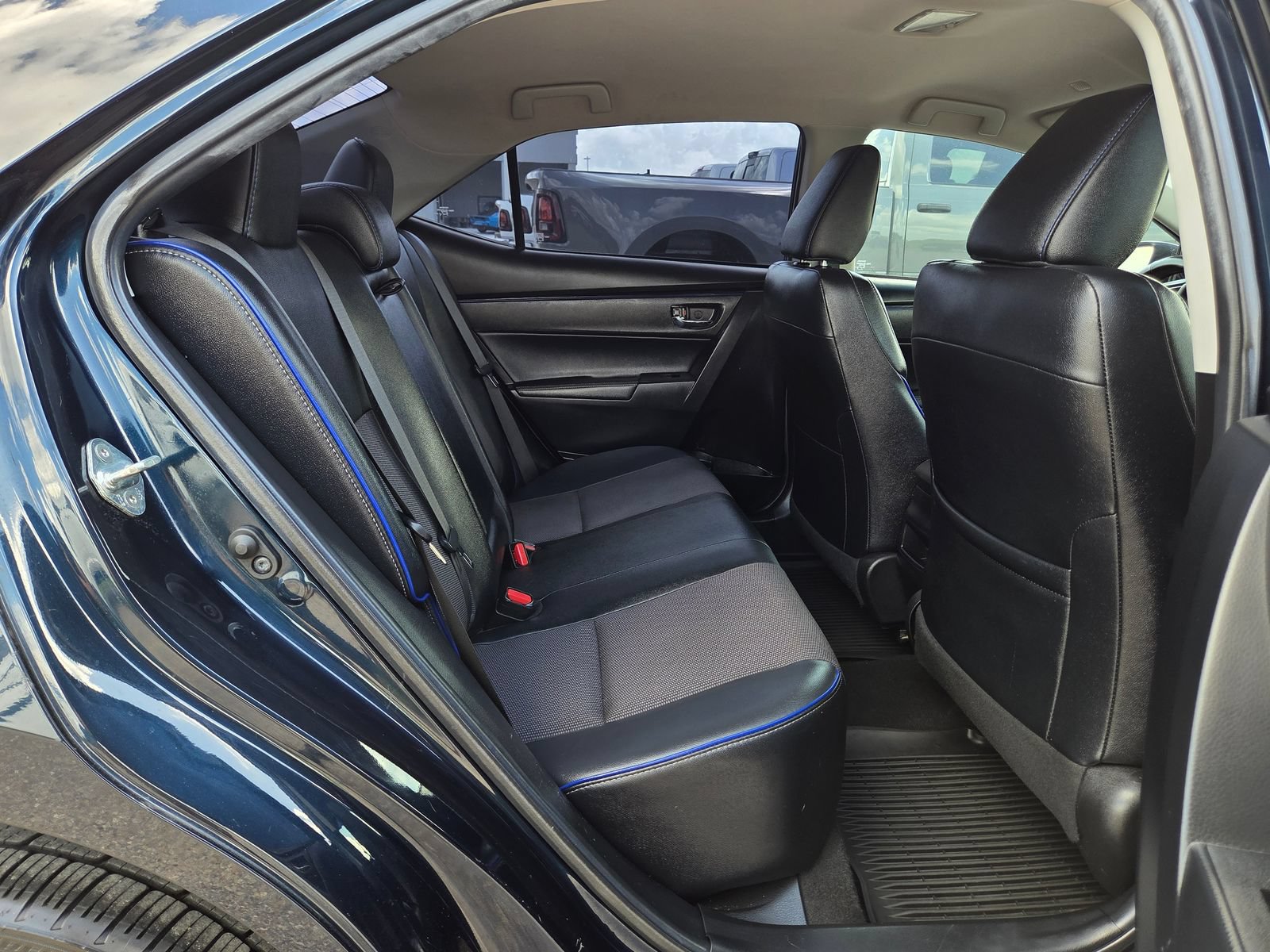 Used 2019 Toyota Corolla SE FWD image 17