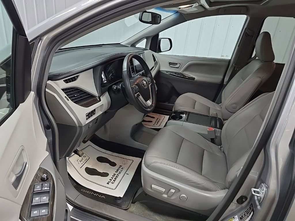 Used 2017 Toyota Sienna XLE w/ XLE Navigation Package image 30