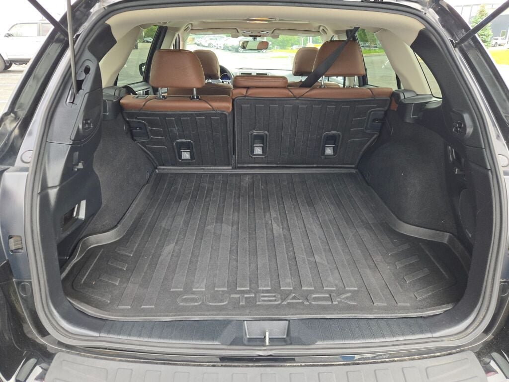 Used 2019 Subaru Outback 3.6R Touring AWD/4WD image 16