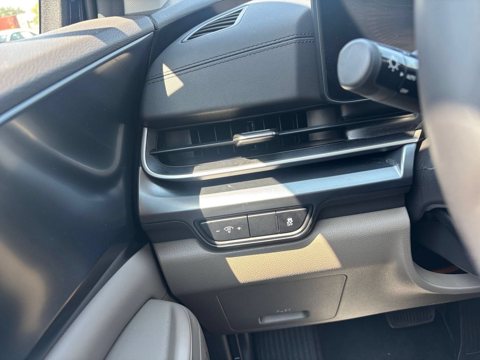 Used 2026 Kia Carnival FWD image 32