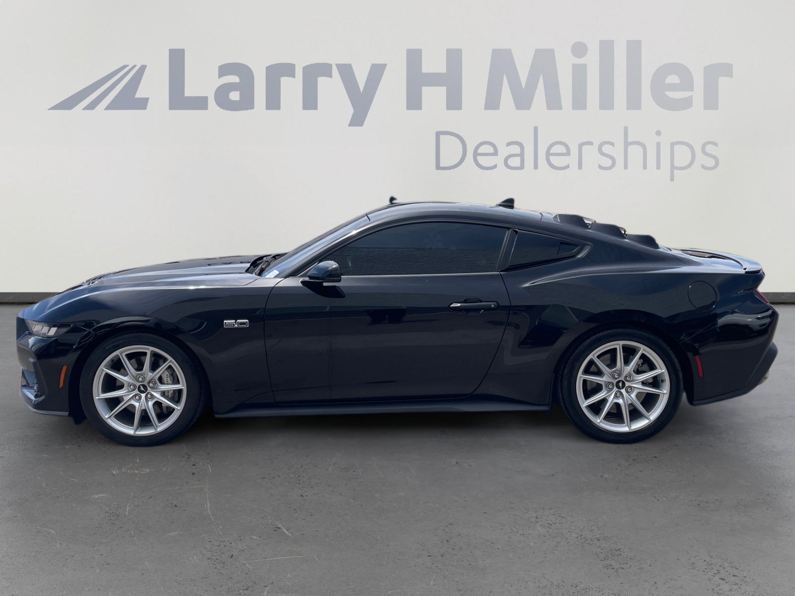 Used 2024 Ford Mustang GT Premium RWD image 2