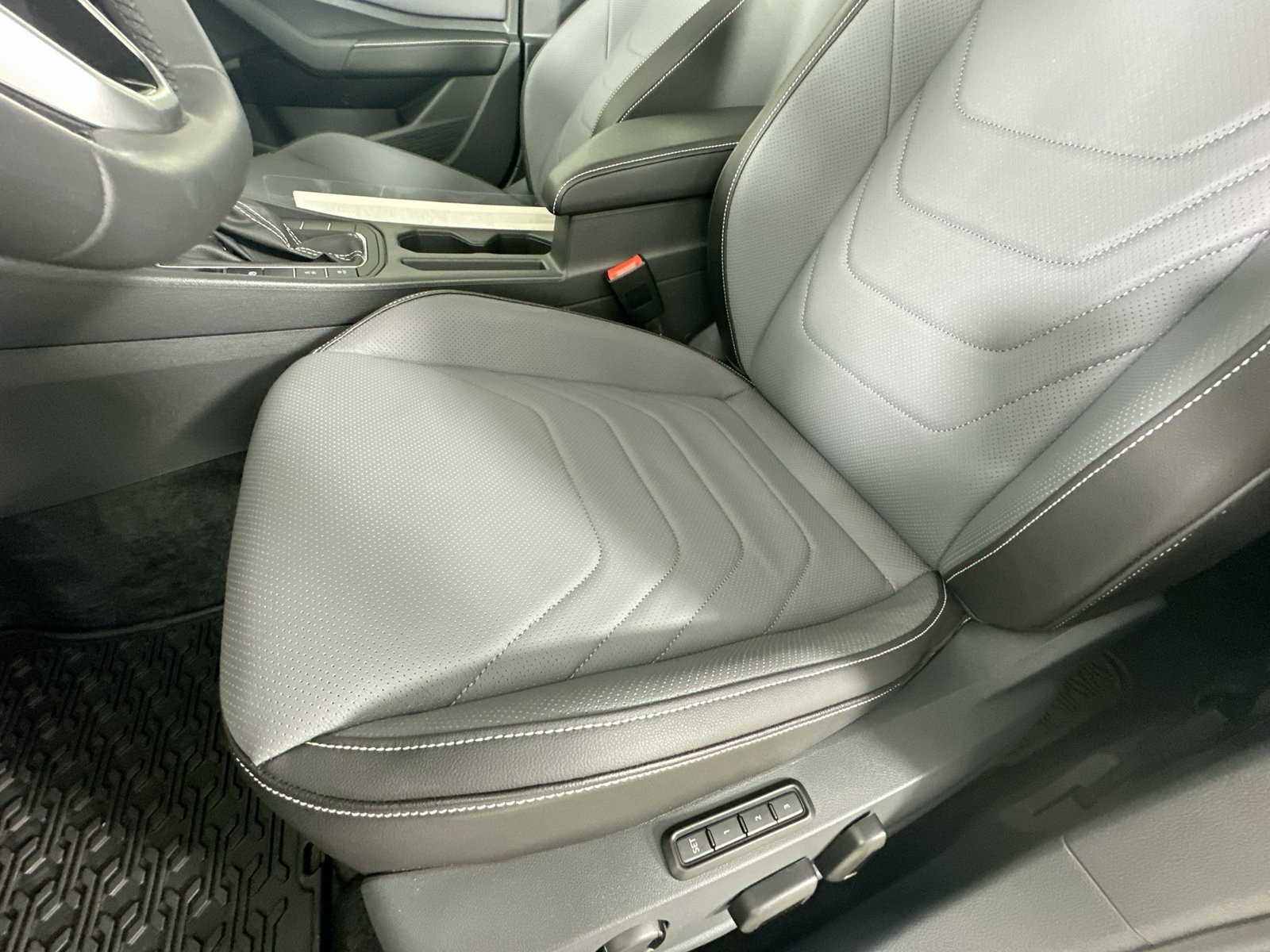 Used 2026 Volkswagen Jetta SEL FWD image 36