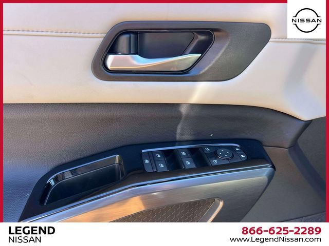 Used 2023 Nissan Pathfinder SL image 18