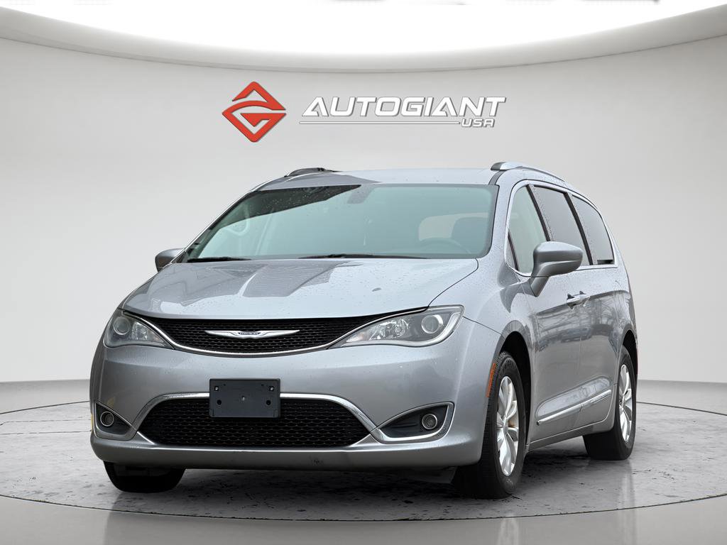 Used 2019 Chrysler Pacifica Touring-L FWD image 5