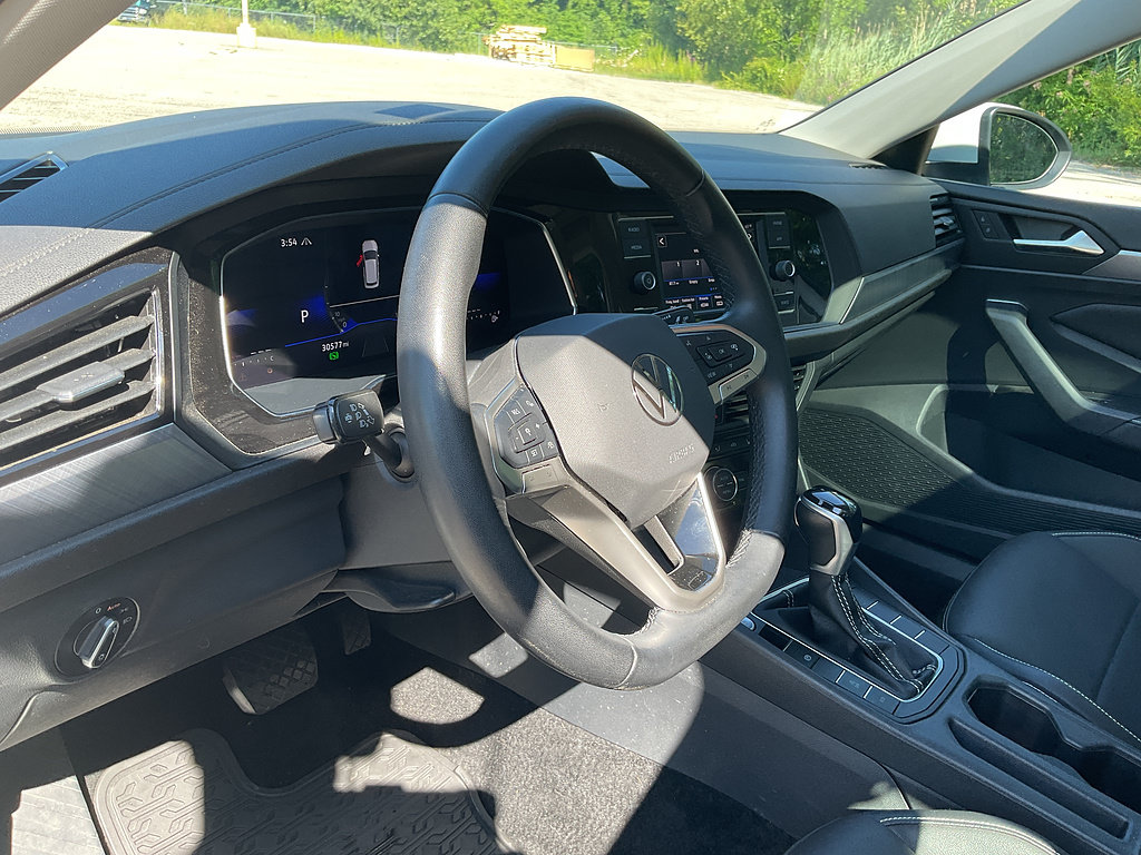 Used 2023 Volkswagen Jetta SE w/ Panoramic Sunroof Package FWD image 10