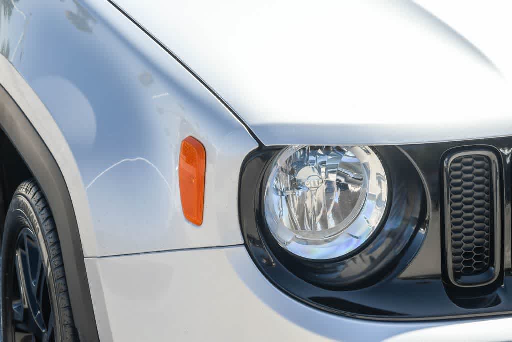 Used 2017 Jeep Renegade Altitude FWD image 4