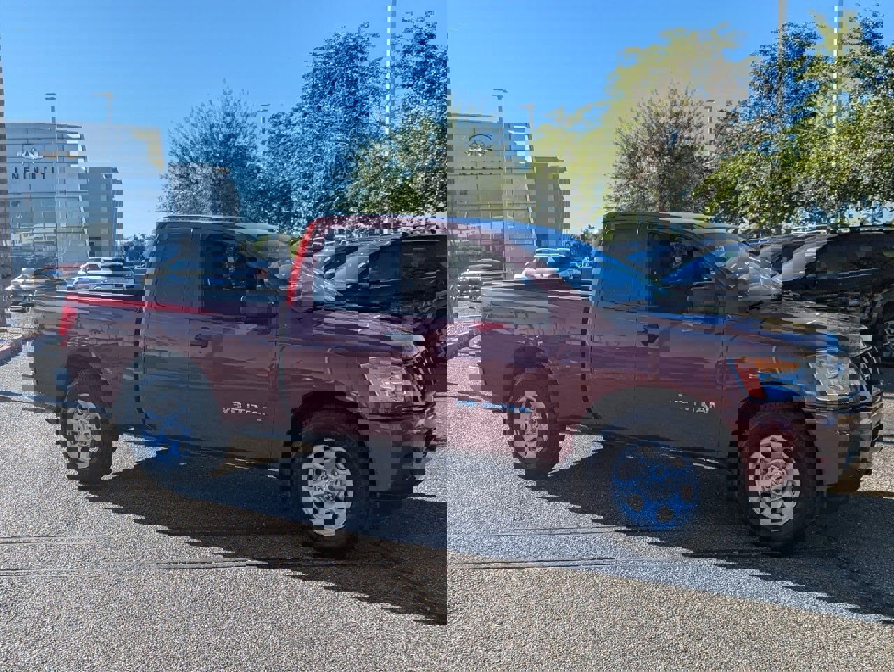 Used 2015 Nissan Titan S image 6