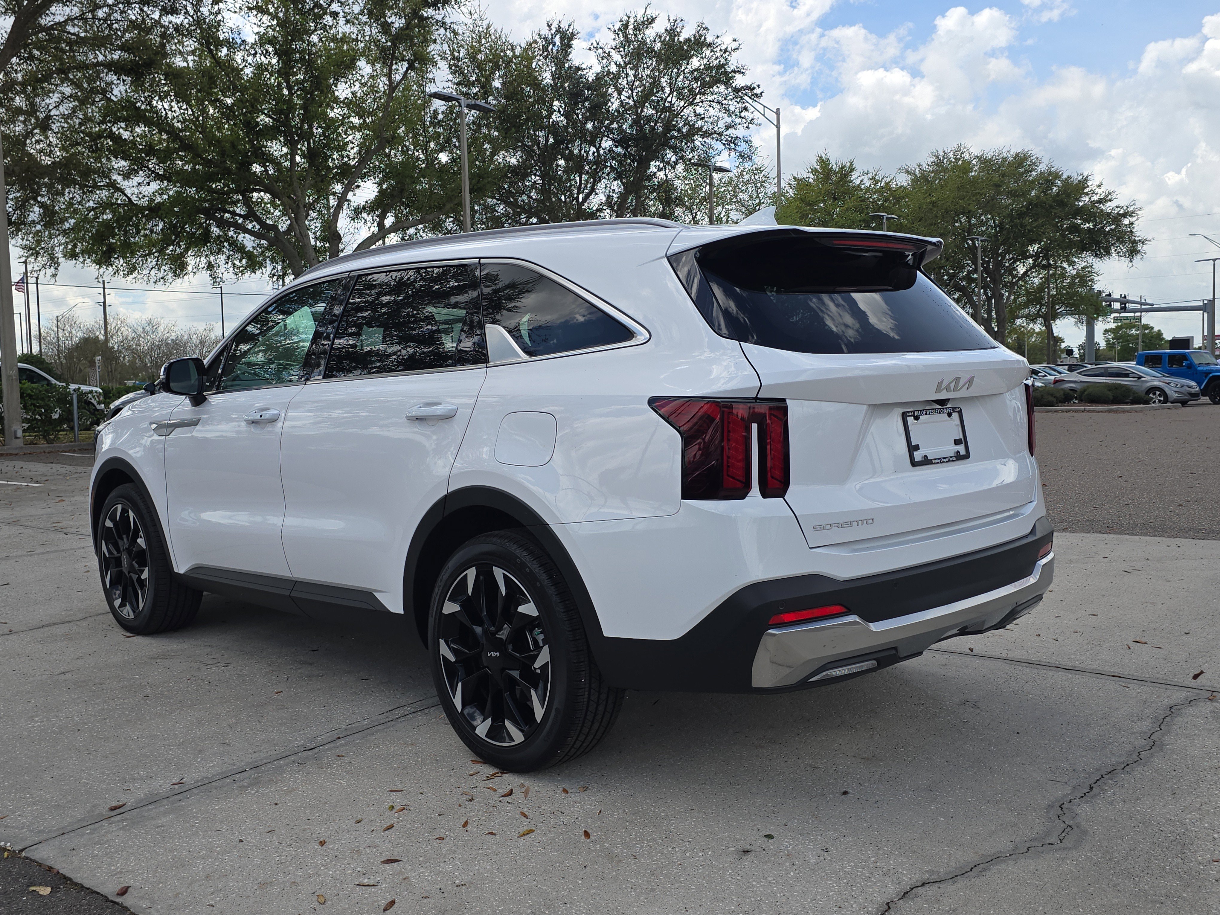 Certified 2025 Kia Sorento EX image 6