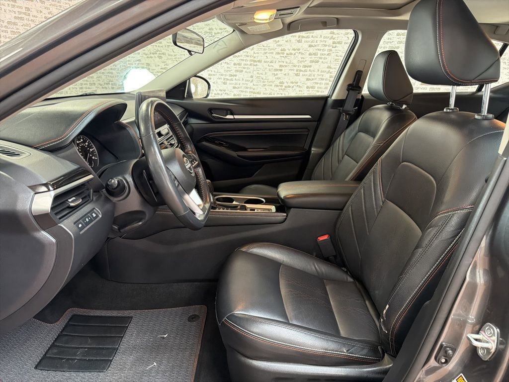 Used 2023 Nissan Altima 2.5 SR w/ SR Premium Package image 23