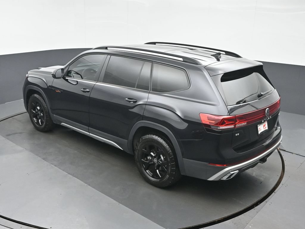 Used 2025 Volkswagen Atlas Peak Edition SE AWD/4WD image 36