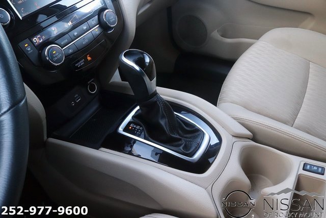 Used 2018 Nissan Rogue SV image 21