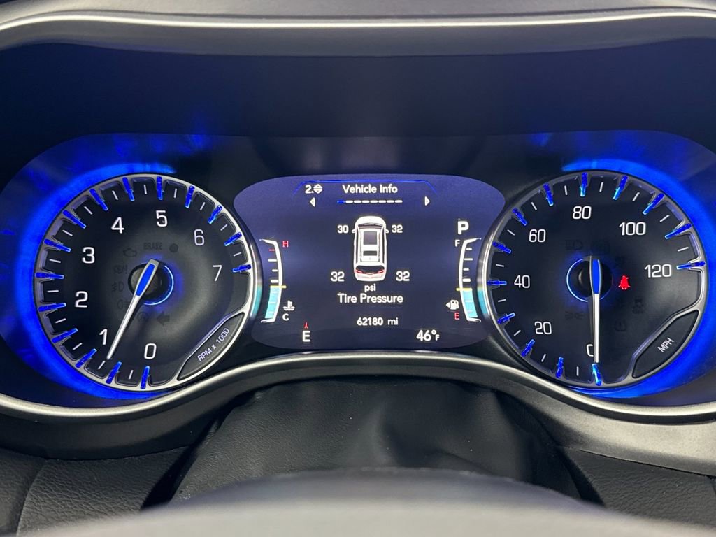 Used 2023 Chrysler Pacifica Touring-L image 24