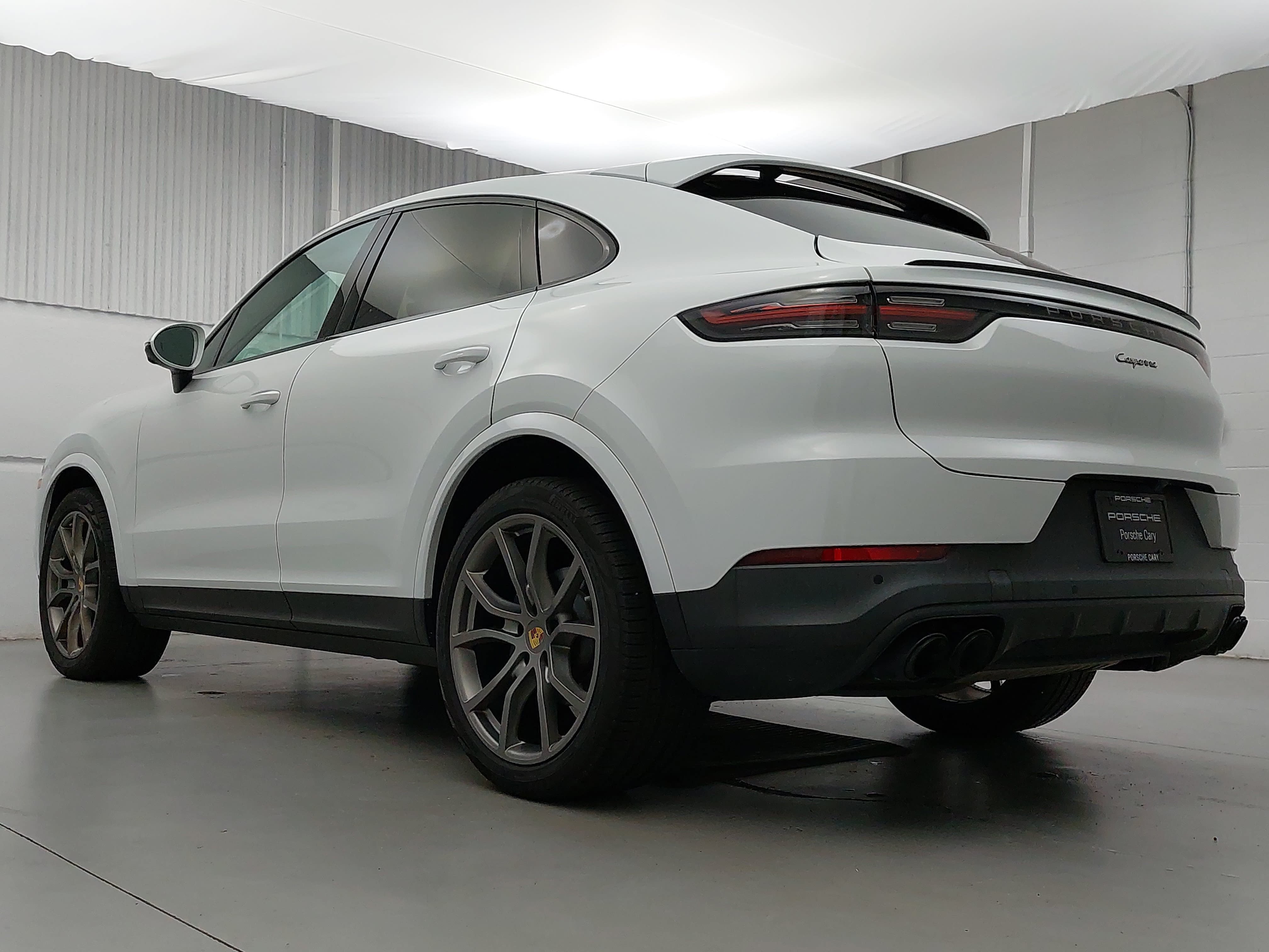 Certified 2023 Porsche Cayenne Platinum Edition AWD/4WD image 3