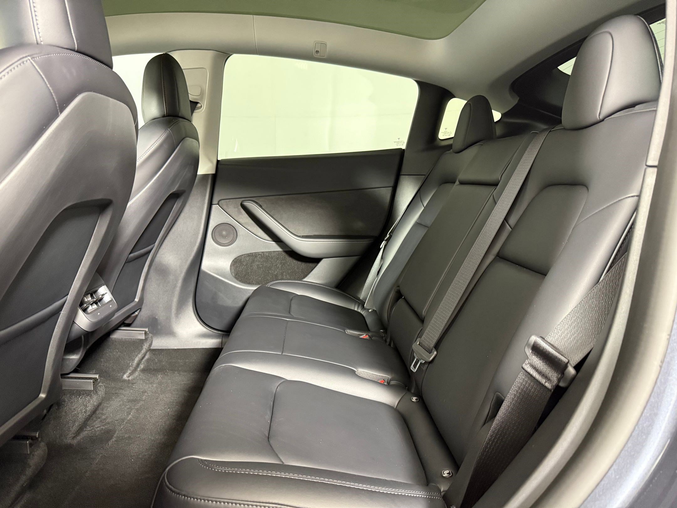 Used 2022 Tesla Model Y Long Range image 15