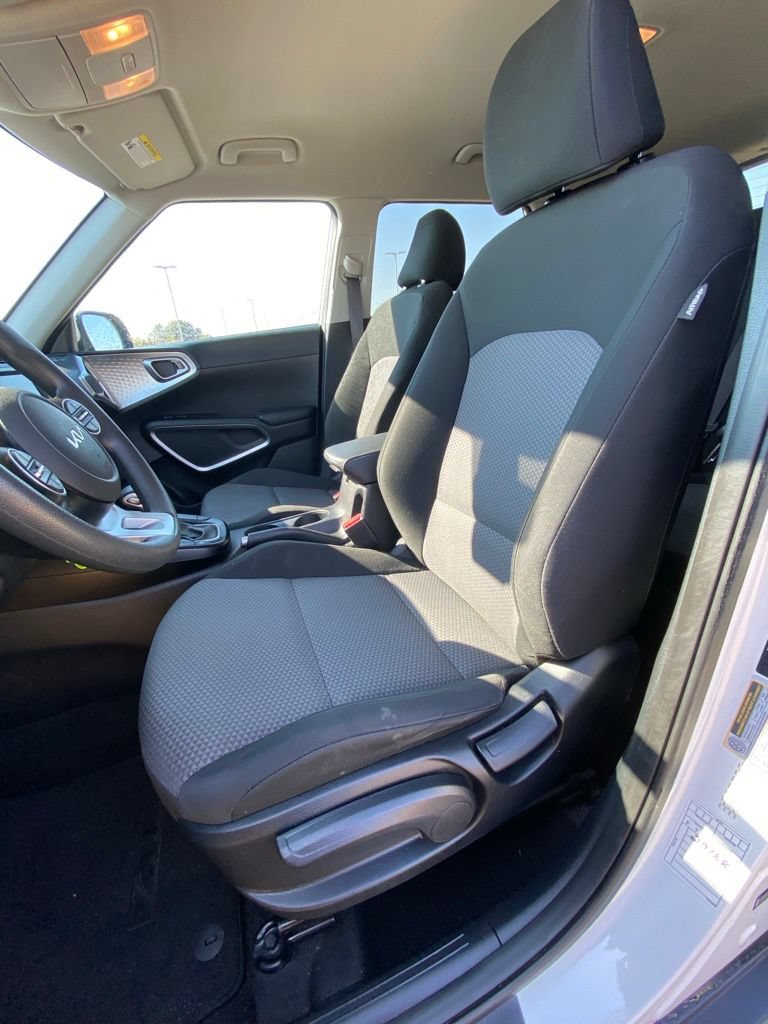 Used 2024 Kia Soul LX w/ Option Group 015 FWD image 10