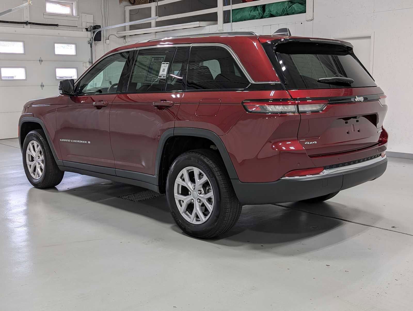 Used 2022 Jeep Grand Cherokee Limited image 9
