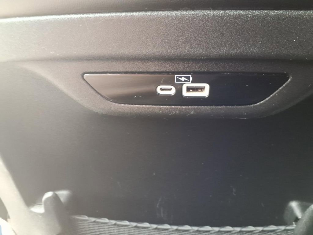 Used 2023 Chrysler Pacifica Touring-L image 31