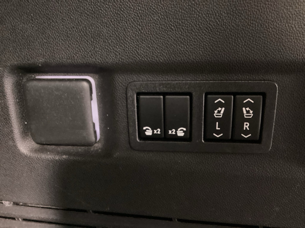 Used 2022 GMC Yukon XL Denali AWD/4WD image 33