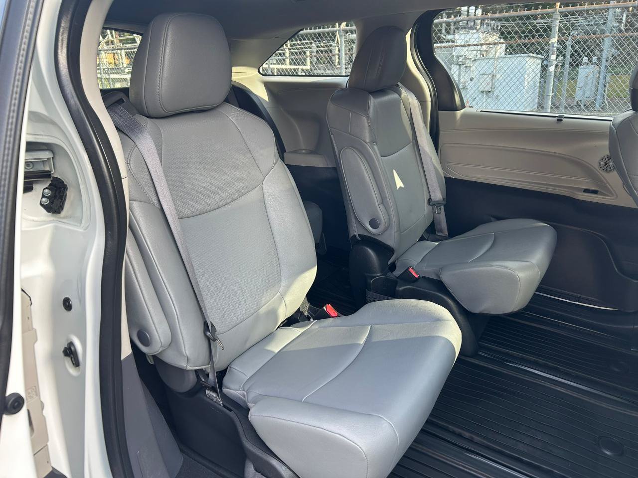 Used 2023 Toyota Sienna XLE AWD/4WD image 19