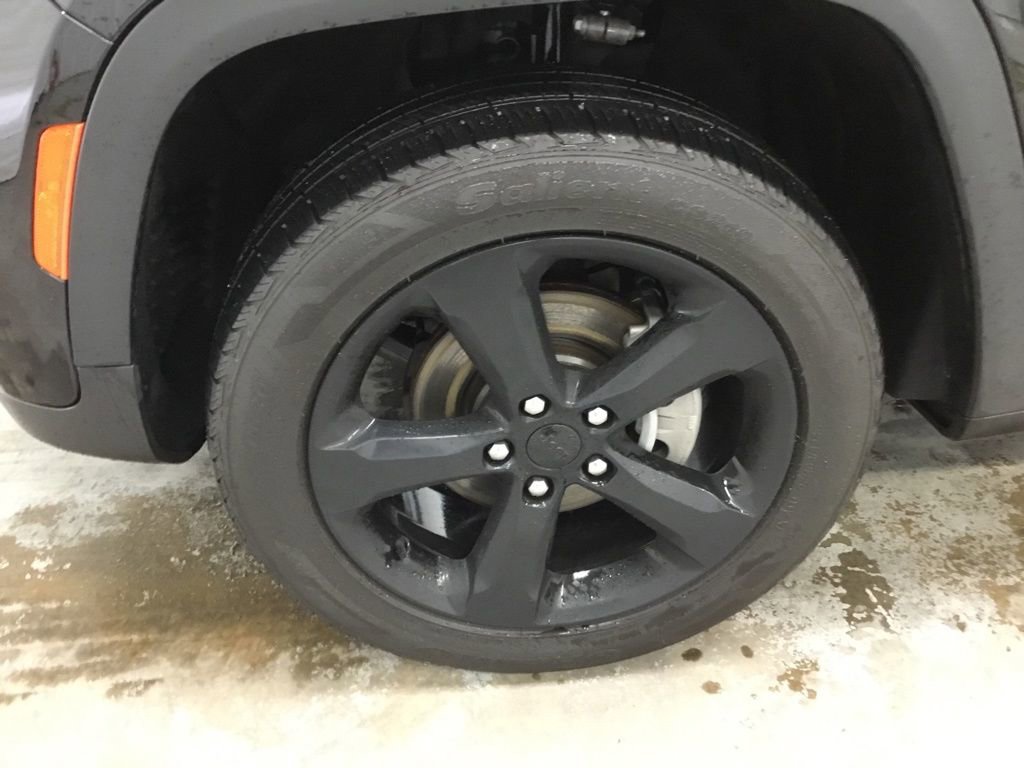 Used 2023 Jeep Grand Cherokee Altitude image 4