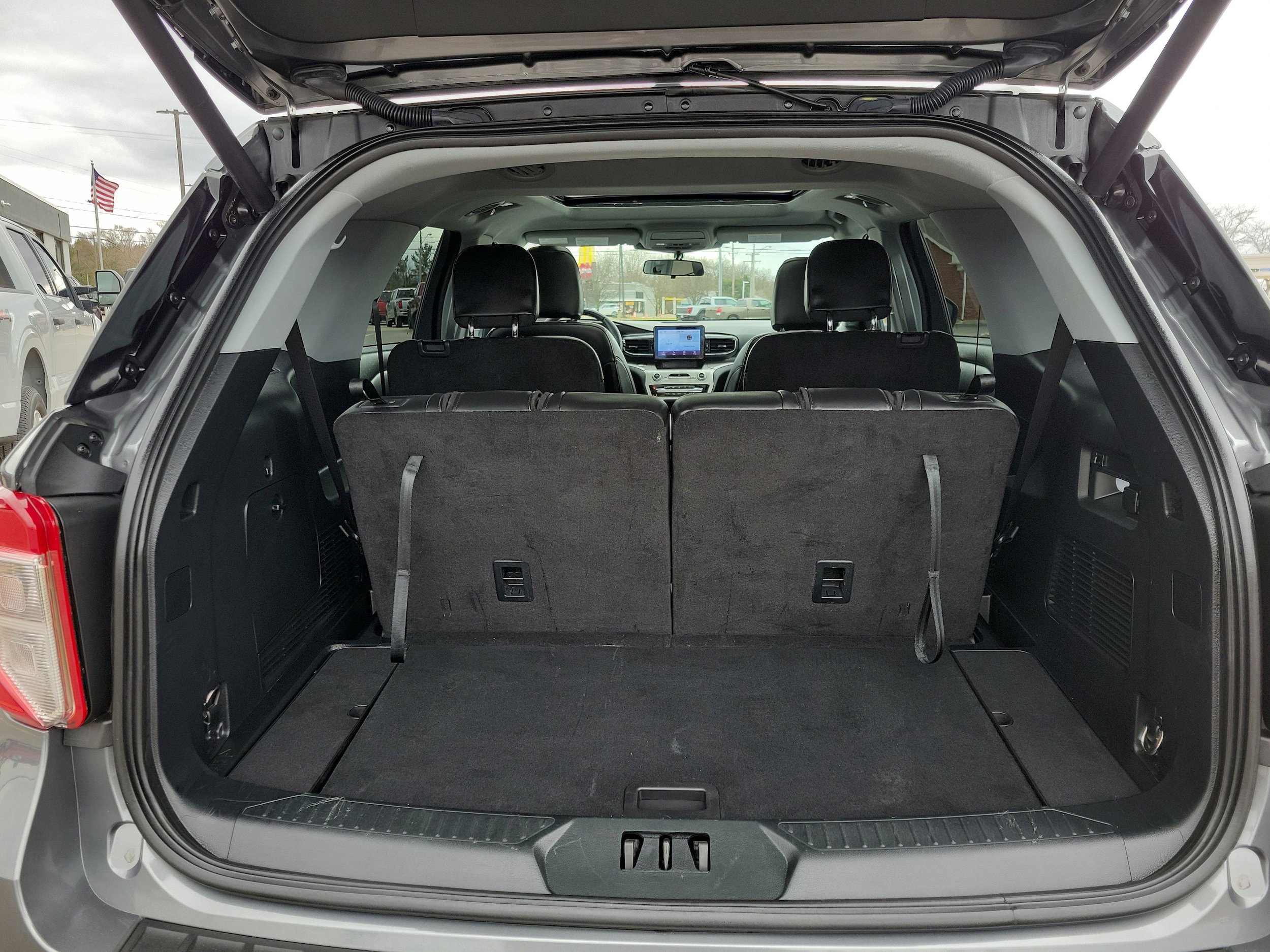 Used 2023 Ford Explorer XLT w/ Equipment Group 202A AWD/4WD image 8