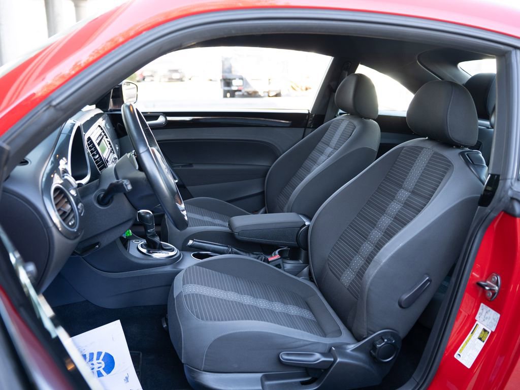 Used 2013 Volkswagen Beetle 2.0T image 9